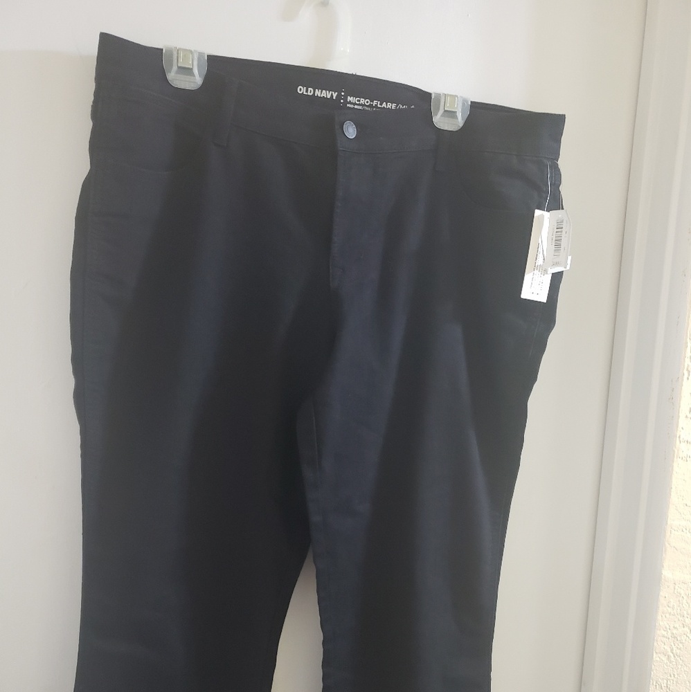 NWT🔥MidRise MicroFlare Black Jeans